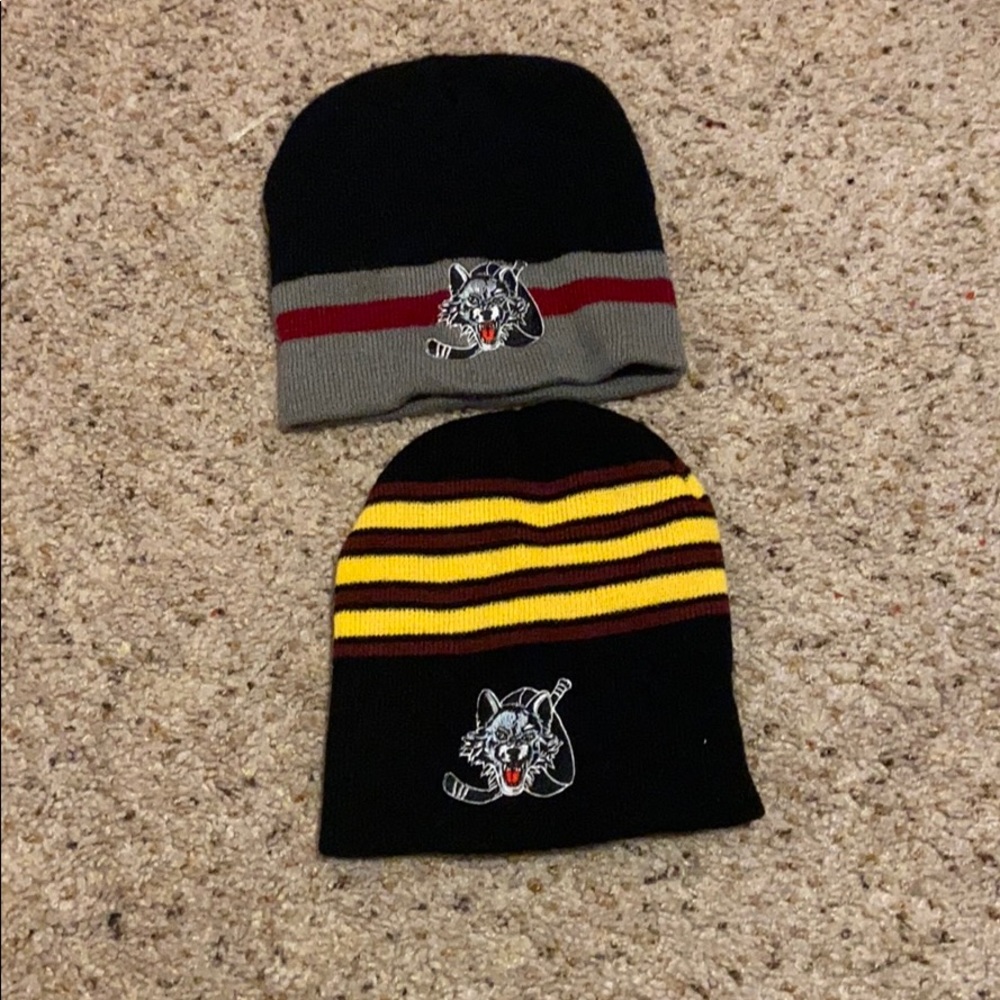 Wolves hats set